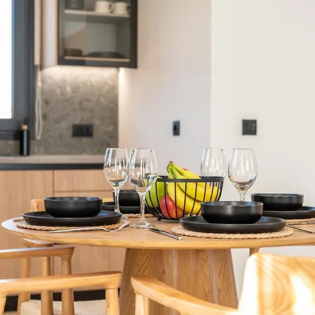 Geo's Luxury - Private Pool - By The Villa *