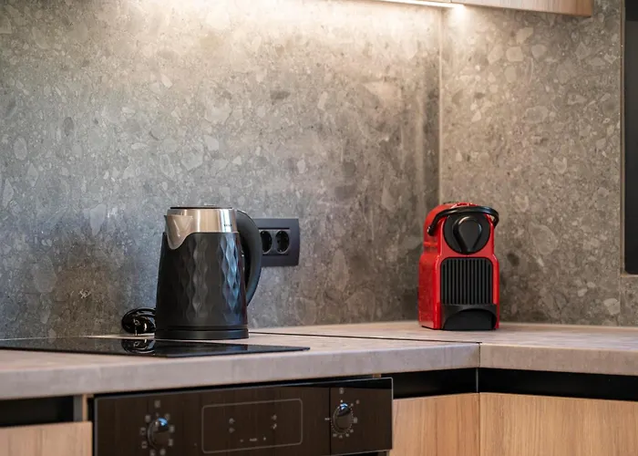 Geo's Luxury - Private Pool - By The *