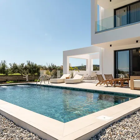 Villa Geo's Luxury - Private Pool - By The