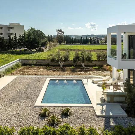 Geo's Luxury - Private Pool - By The Villa *