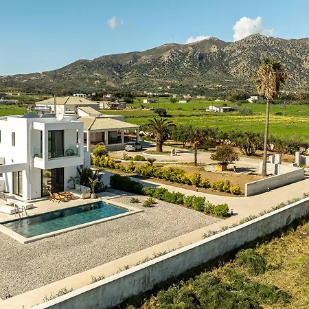 Villa Geo's Luxury - Private Pool - By The *