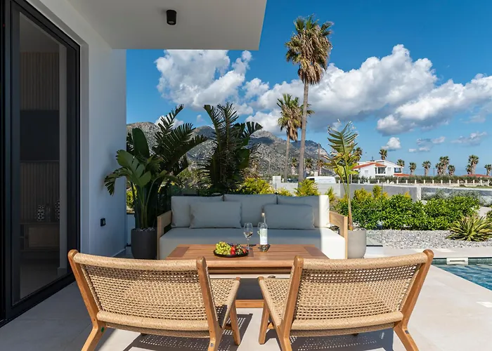 Βίλα Geo's Luxury - Private Pool - By The