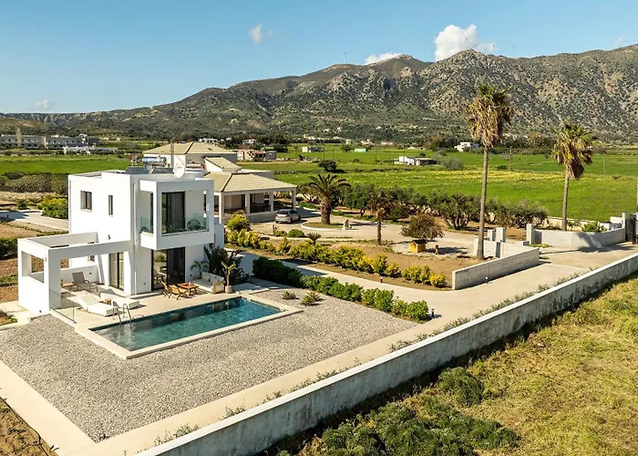 Βίλα Geo's Luxury - Private Pool - By The *