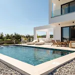 Villa Geo's Luxury - Private Pool - By The