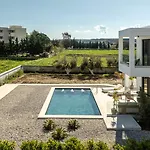 Geo's Luxury - Private Pool - By The Villa *