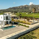 Villa Geo's Luxury - Private Pool - By The *