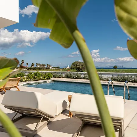 Geo's Luxury - Private Pool - By The Villa *