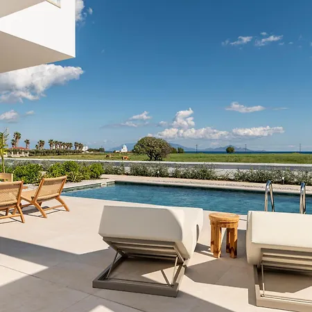 Geo's Luxury - Private Pool - By The Villa *