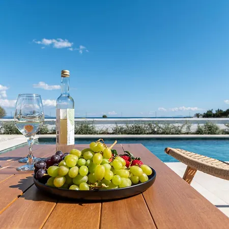 Villa Geo's Luxury - Private Pool - By The