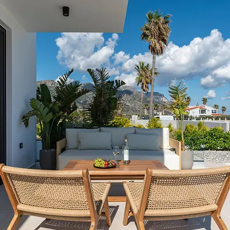 Villa Geo's Luxury - Private Pool - By The