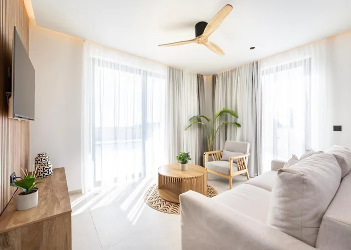 Geo's Luxury - Private Pool - By The 别墅